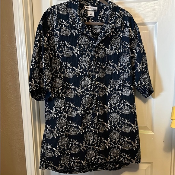 Columbia Blue and White Casual Button Down Shirt - Picture 1 of 4